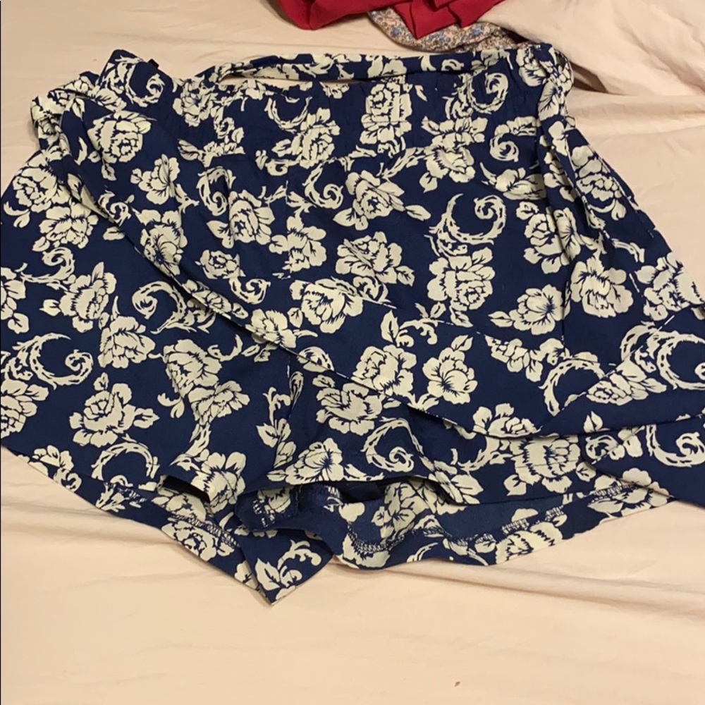 Shorts with tie front belt